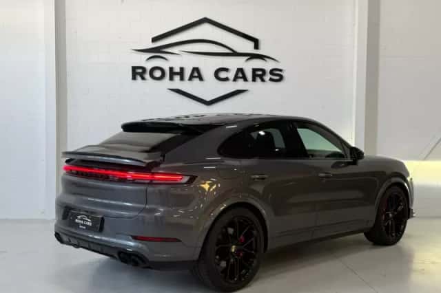 Porsche Cayenne (2023) thumbnail 4