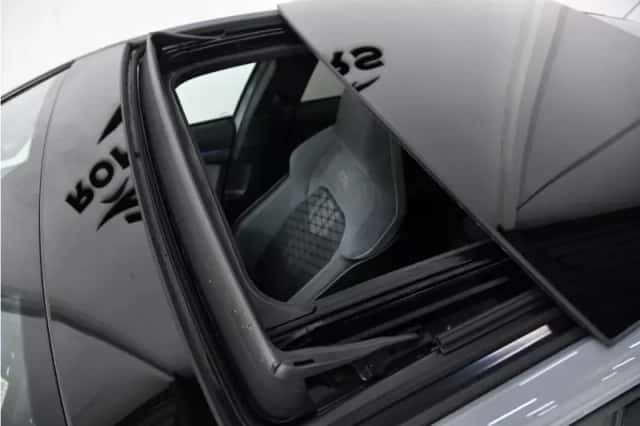 Volkswagen Golf (2021) thumbnail 2