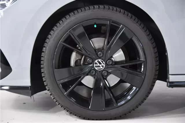 Volkswagen Golf (2021) thumbnail 3