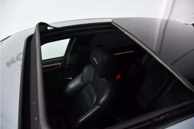 Porsche Macan (2019) thumbnail 2