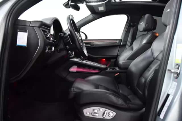 Porsche Macan (2019) thumbnail 5