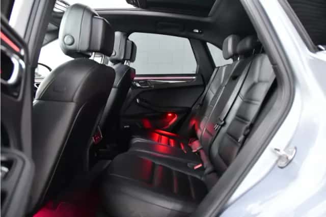 Porsche Macan (2019) thumbnail 6