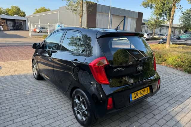 Kia Picanto (2015) thumbnail 4