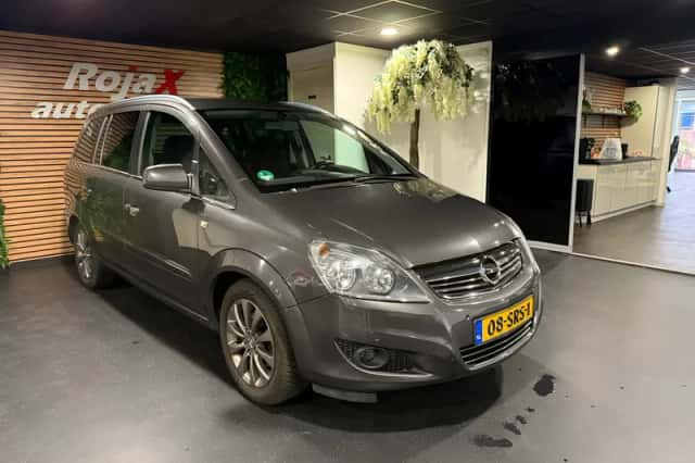 Opel Zafira (2011) thumbnail 1