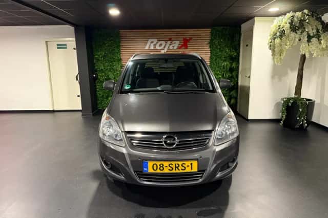 Opel Zafira (2011) thumbnail 2