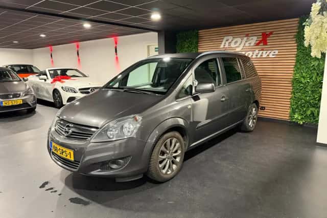 Opel Zafira (2011) thumbnail 3