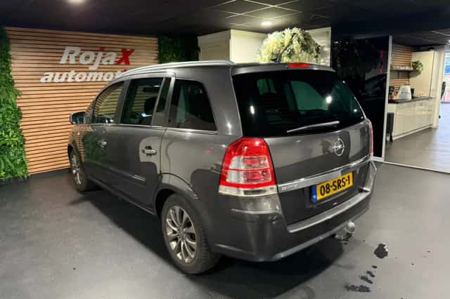 Opel Zafira (2011) thumbnail 4