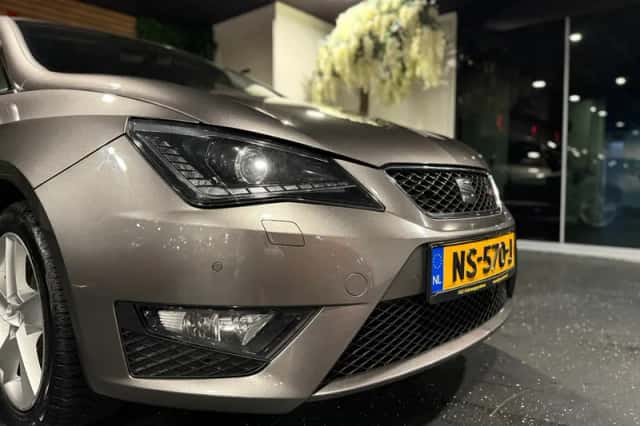 SEAT Ibiza (2017) thumbnail 2