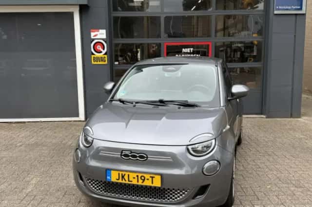 Fiat 500 (2023) thumbnail 1
