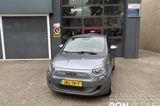 Fiat 500 (2023) thumbnail 2