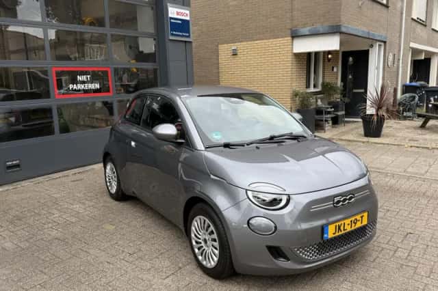 Fiat 500 (2023) thumbnail 4