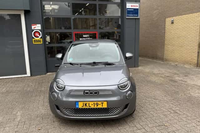 Fiat 500e (2023) thumbnail 3