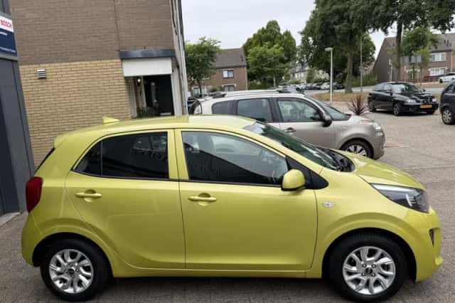 Kia Picanto (2018) thumbnail 5