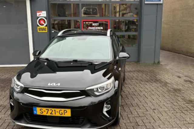 Kia Stonic (2023) thumbnail 1