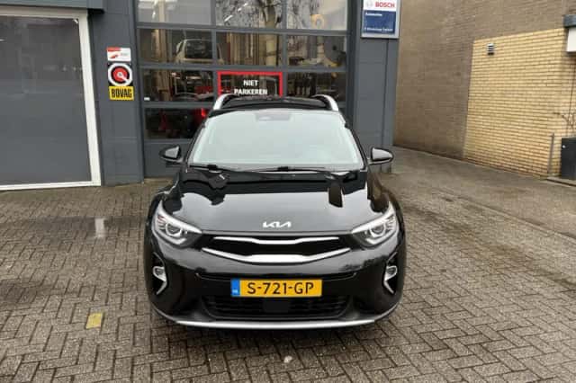 Kia Stonic (2023) thumbnail 3