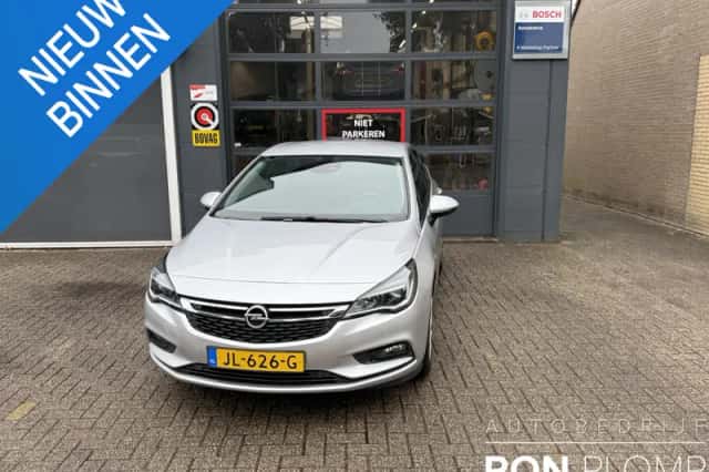 Opel Astra (2016) thumbnail 2