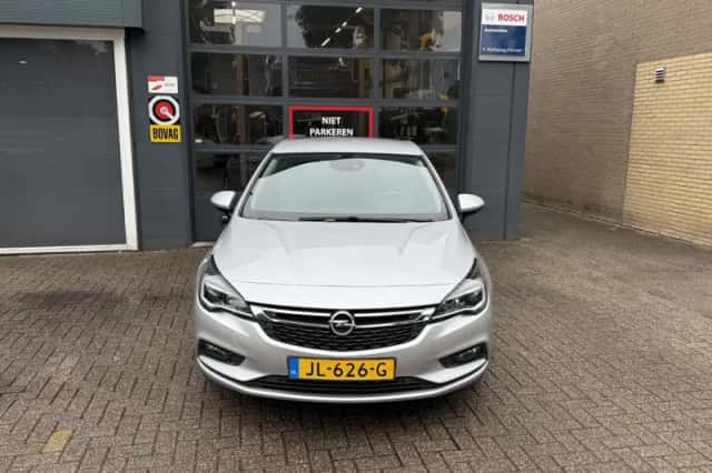 Opel Astra (2016) thumbnail 3