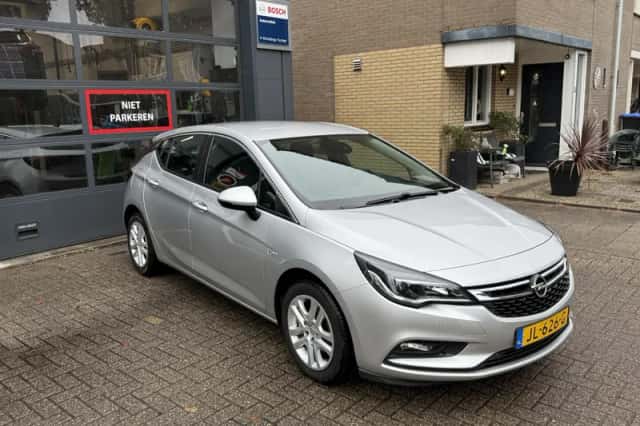 Opel Astra (2016) thumbnail 4
