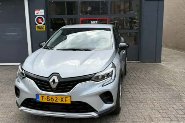 Renault Captur (2023) thumbnail 1
