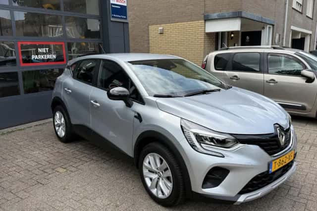 Renault Captur (2023) thumbnail 4