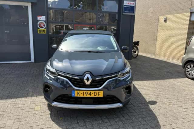 Renault Captur (2020) thumbnail 3