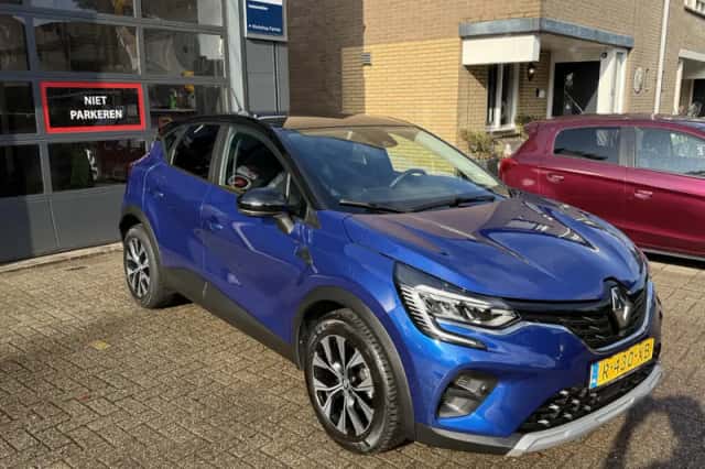 Renault Captur (2022) thumbnail 3