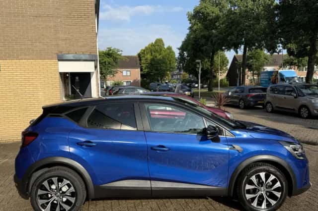 Renault Captur (2022) thumbnail 4