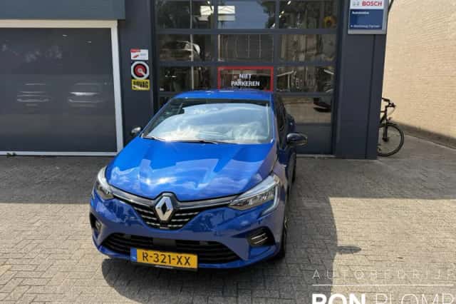 Renault Clio (2022) thumbnail 2
