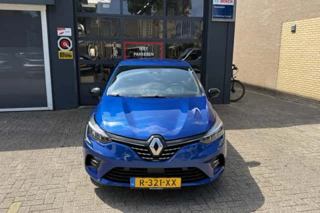 Renault Clio (2022) thumbnail 3