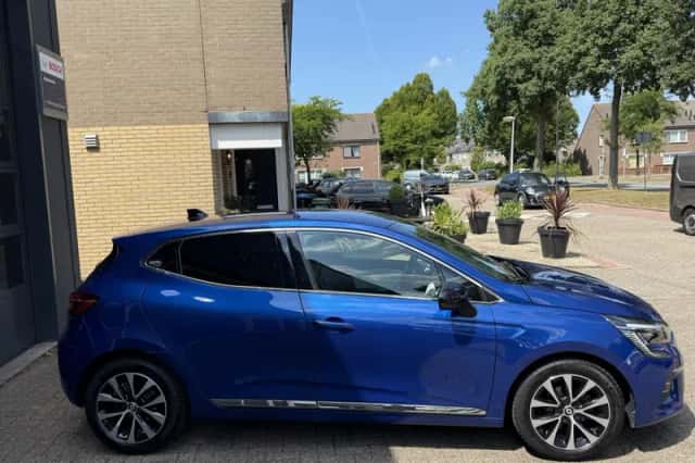 Renault Clio (2022) thumbnail 5