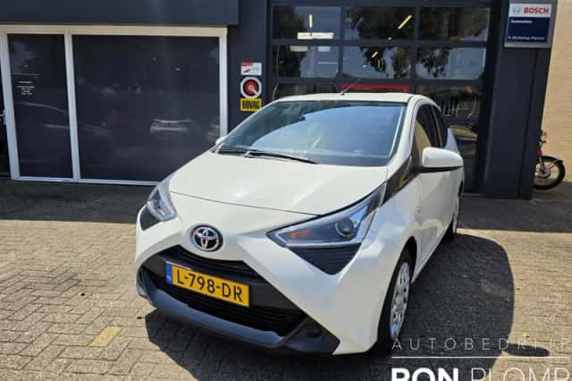 Toyota Aygo (2021) thumbnail 2