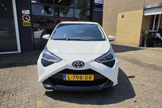 Toyota Aygo (2021) thumbnail 3
