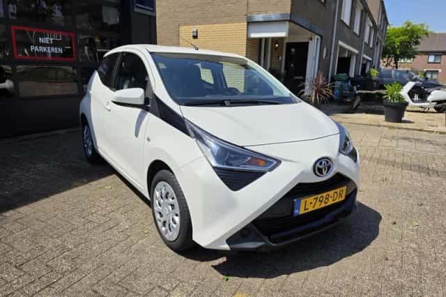 Toyota Aygo (2021) thumbnail 4