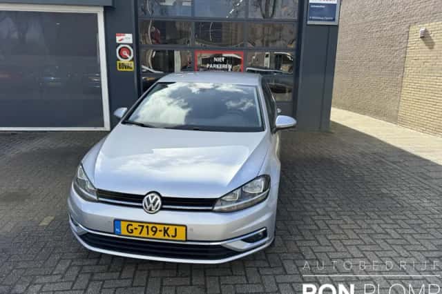 Volkswagen Golf (2019) thumbnail 2