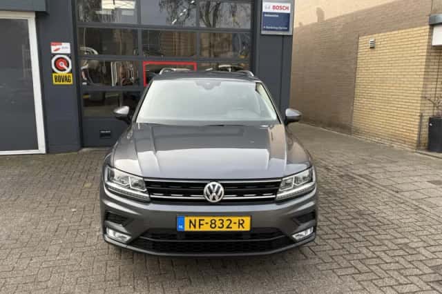 Volkswagen Tiguan (2017) thumbnail 3