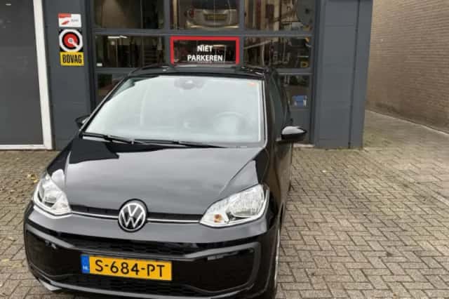 Volkswagen Up! (2023) thumbnail 1