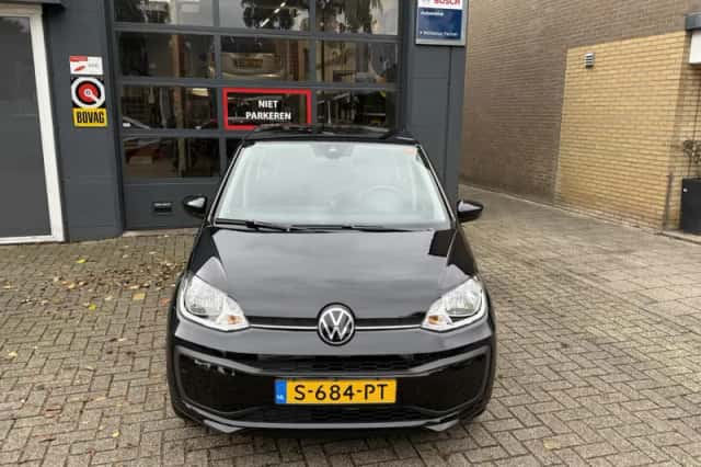 Volkswagen Up! (2023) thumbnail 3