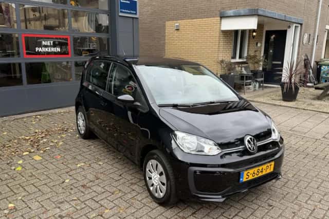 Volkswagen Up! (2023) thumbnail 4