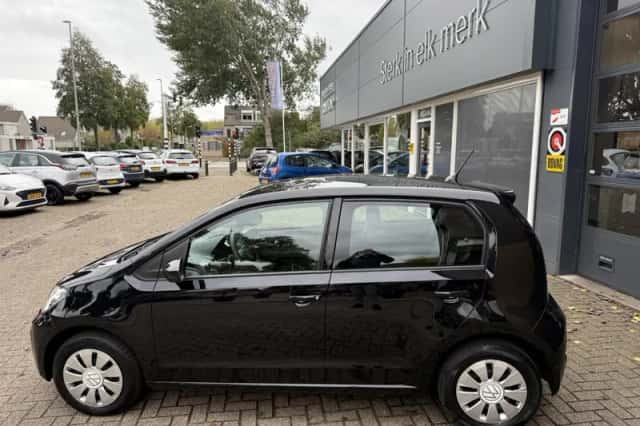 Volkswagen Up! (2023) thumbnail 6