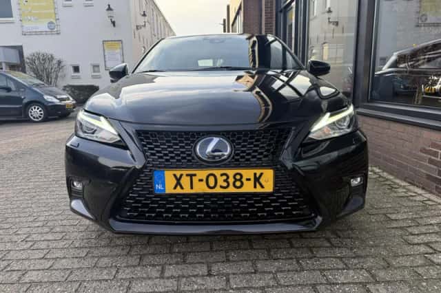 Lexus CT (0) thumbnail 2