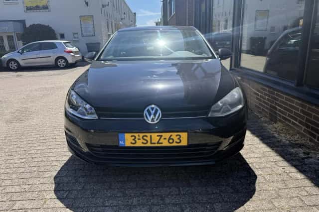 Volkswagen Golf (0) thumbnail 2