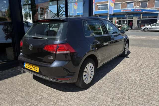 Volkswagen Golf (0) thumbnail 4
