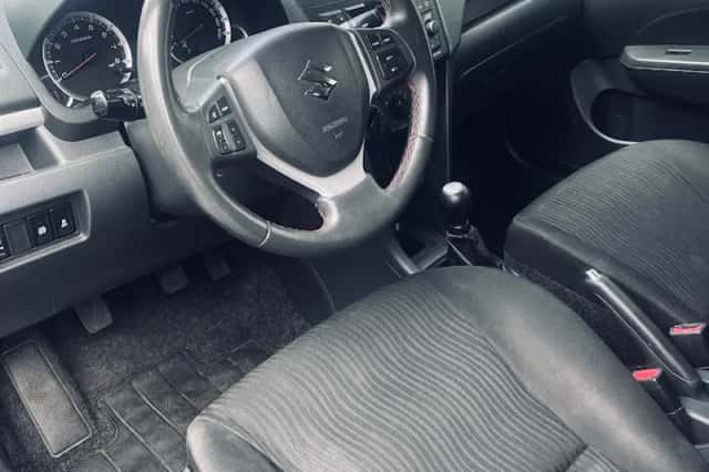 Suzuki Swift (2013) thumbnail 5