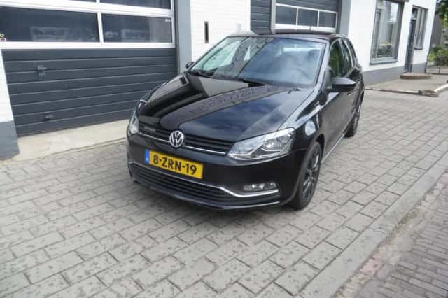 Volkswagen Polo (2015) thumbnail 3