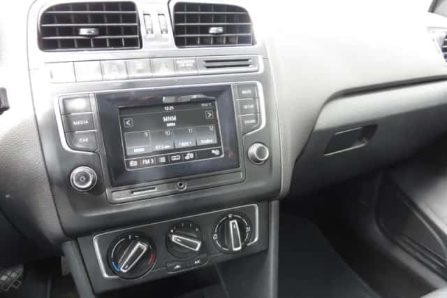 Volkswagen Polo (2015) thumbnail 6