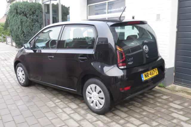 Volkswagen Up! (2017) thumbnail 4