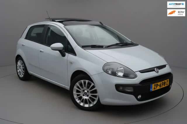 Fiat Punto (2010) thumbnail 2