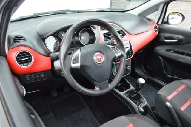 Fiat Punto (2010) thumbnail 4