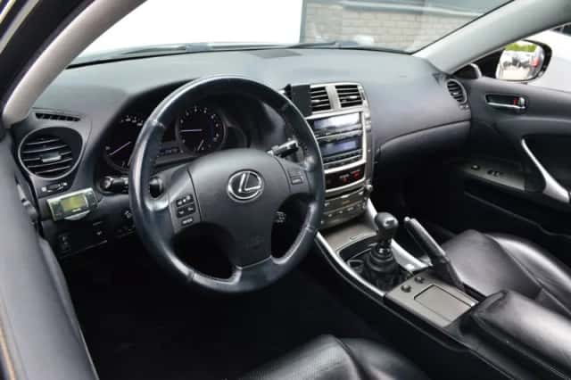 Lexus IS (2008) thumbnail 4
