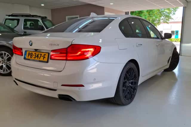 BMW 5-Serie (2017) thumbnail 2